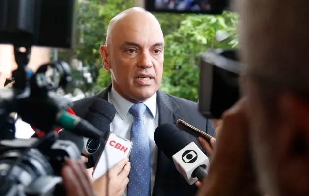 Decisões de Moraes devassaram dia a dia do gabinete de Bolsonaro com quebras de sigilo