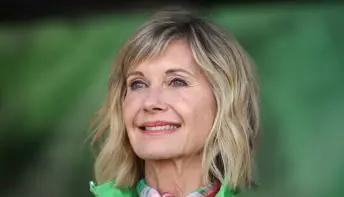 Defendida por Olivia Newton-John, cannabis é usada para tratar dor oncológica
