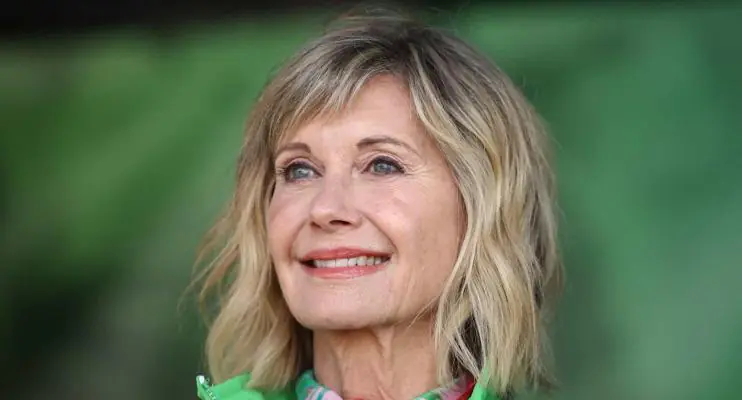 Defendida por Olivia Newton-John, cannabis é usada para tratar dor oncológica