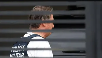 Defesa de Bolsonaro envia ao STF laudos que indicam necessidade de nova cirurgia