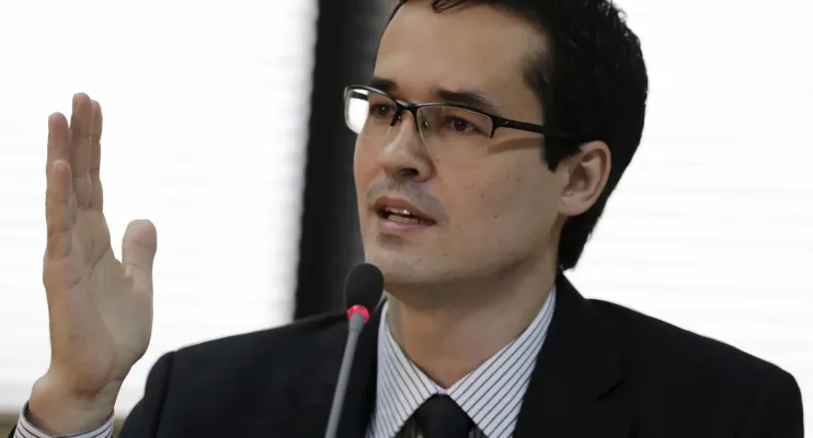 Deltan encontra suplente que reivindica vaga e ouve piadas e conselhos