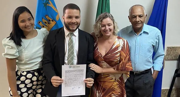 Denis Amâncio é empossado presidente da Câmara Municipal de Pedro Canário