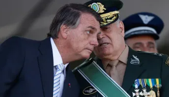 Depoimento de ex-comandante cai como bomba e complica defesa de Bolsonaro