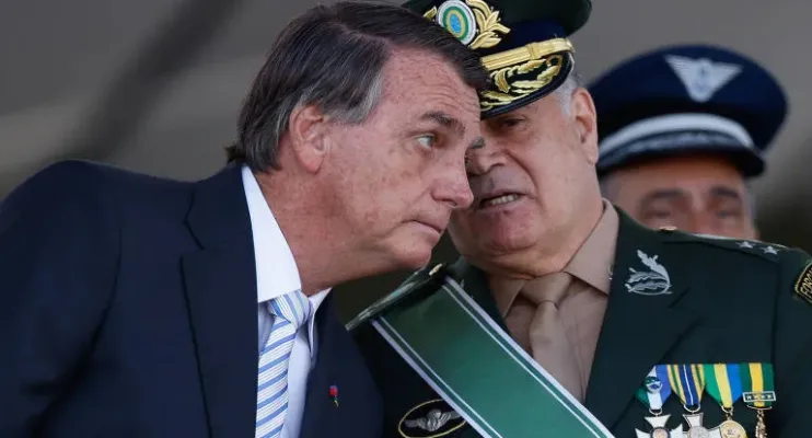 Depoimento de ex-comandante cai como bomba e complica defesa de Bolsonaro