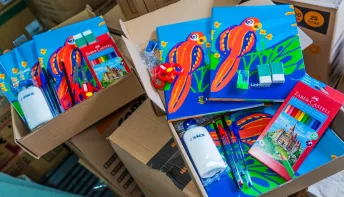 Depois das mochilas, 28 mil kits escolares começam a chegar às escolas de Linhares antes do início das aulas