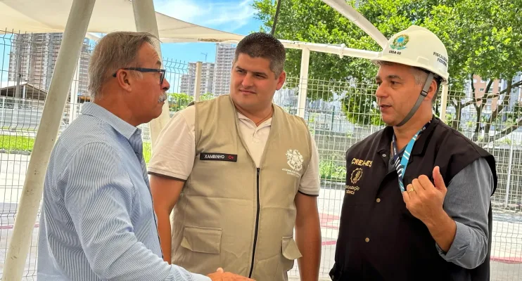 Deputado Alexandre Xambinho fiscaliza reforma da cobertura do Terminal de Itaparica