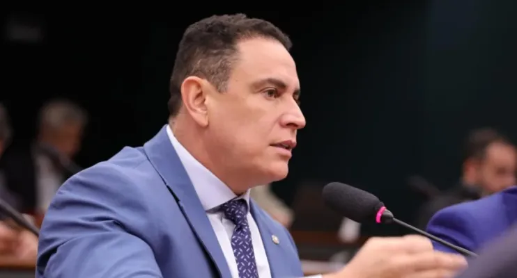 Deputado Da Vitória apresenta projetos antifeminicídio com pena de até 50 anos