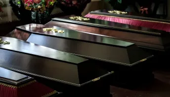 Deputado do ES quer proibir caixões expostos por funerárias em vias públicas