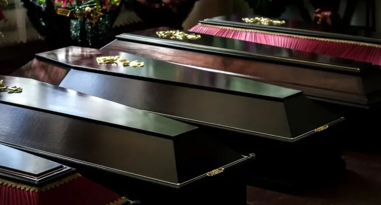 Deputado do ES quer proibir caixões expostos por funerárias em vias públicas