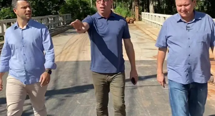 Deputado Marcelo Santos visita obras de ponte sobre o Rio Formate e agora vai trabalhar pela liberação do tráfego no local