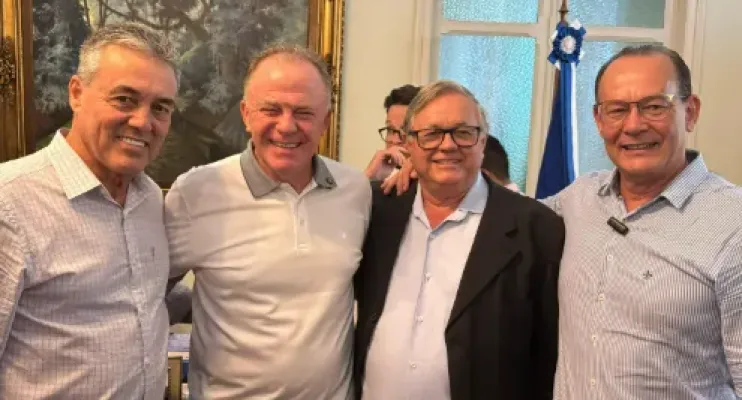 Deputado Toninho da Emater assina projeto de lei e contratos de apoio à agricultura familiar