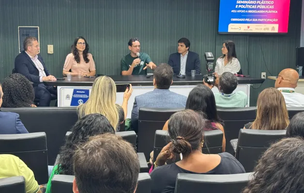 Deputados baianos, empresas e especialistas debatem a importância do plástico e os avanços na reciclagem do material