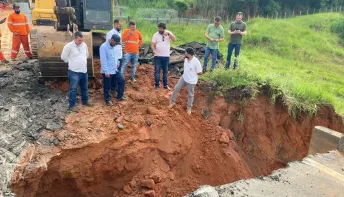 DER-ES mantém força-tarefa com várias frentes de trabalho em locais afetados pela chuva