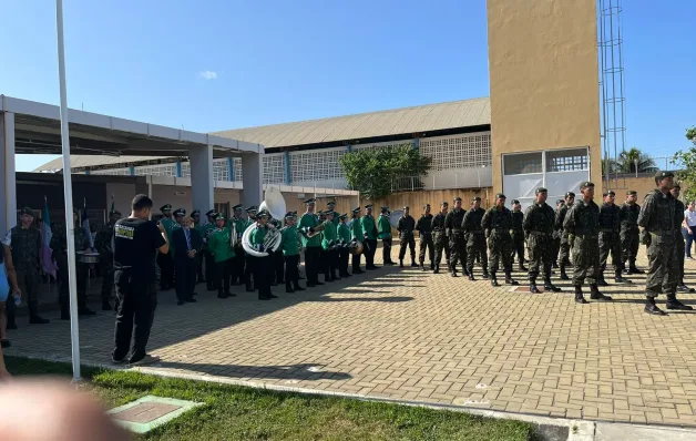 Desfile Cívico de Baixo Quartel celebra os 60 anos da EMEF Celina Coutinho Nunes em Linhares