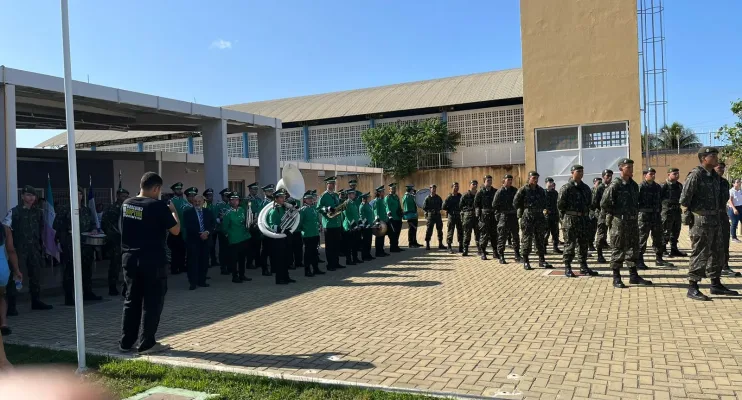 Desfile Cívico de Baixo Quartel celebra os 60 anos da EMEF Celina Coutinho Nunes em Linhares