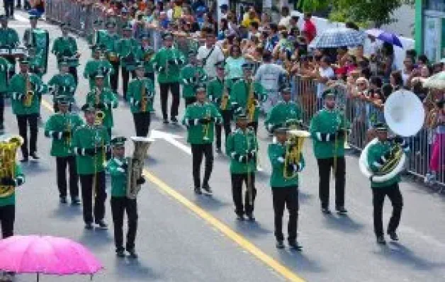 Desfile Cívico Escolar celebra 226 anos de Linhares com homenagem às riquezas naturais e ao desenvolvimento do município