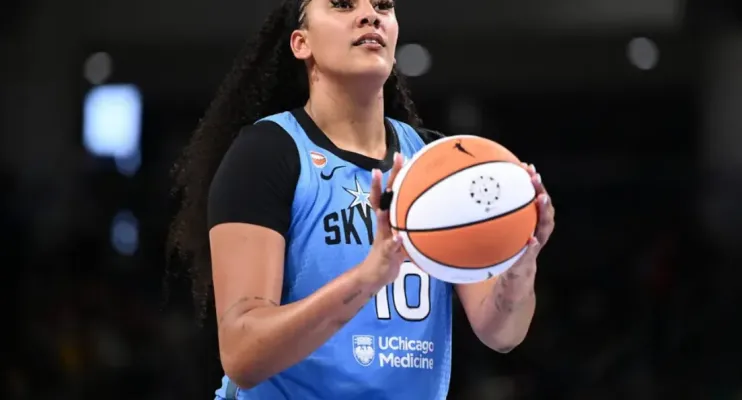 Destaque do Brasil, Kamilla Cardoso bate recorde em noite perfeita na WNBA