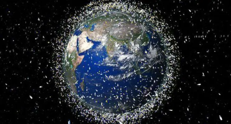 Detritos de foguete chinês devem cair na Terra neste domingo (31)