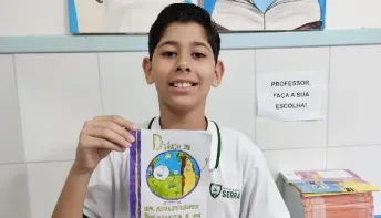 Dia do Estudante: Aluno da EMEF Hélio ferraz em SerraMarcelo Pereira  quer ser escritor e produz seus próprios livros
