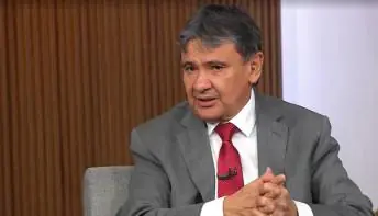 Triagem no Bolsa Família vai excluir 1,5 milhão por irregularidade, diz Dias