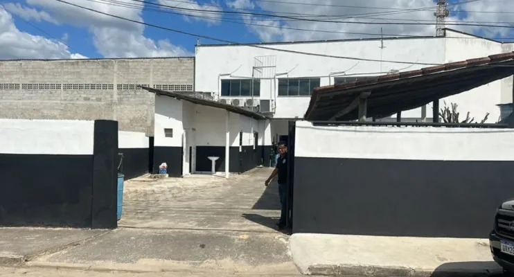 Diretora é indiciada por distribuir alimentos vencidos a alunos em escola de Sooretama