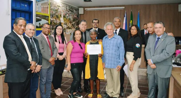 Diretora pede sinalização e ajustes em local de feira livre