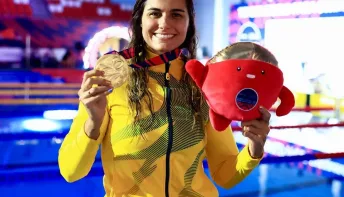 Dois ouros e uma prata: Mariana Gesteira encerra Mundial com tricampeonato nos 50m livre