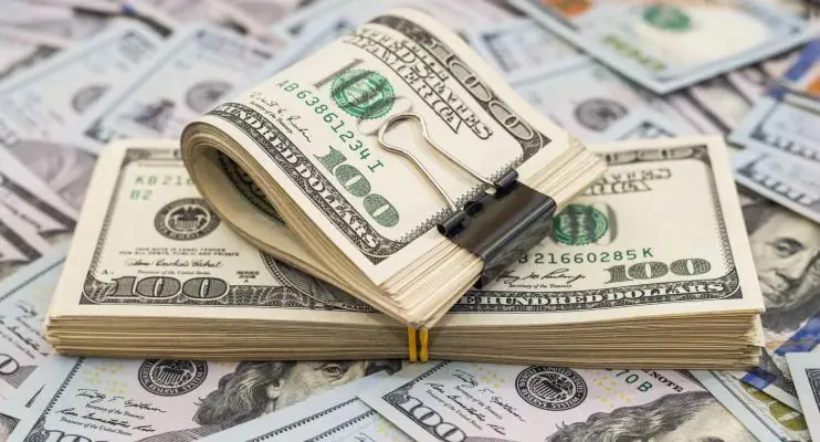 Dólar, Bolsa e petróleo caem diante de riscos de inflação e Covid