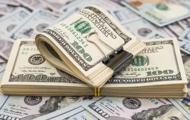 Dólar salta a R$ 5,1130 com mercado temendo descontrole da inflação global