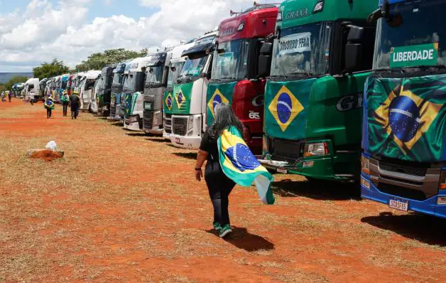 Donos de mais de um terço dos caminhões nos atos no DF são doadores de Bolsonaro