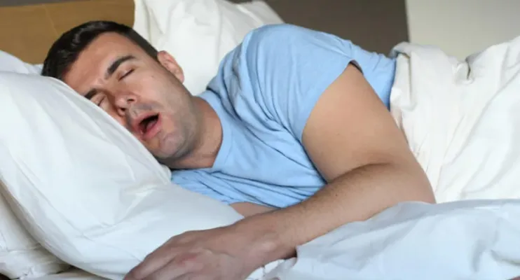 Dormir de boca aberta: 6 problemas de saúde que você precisa conhecer
