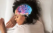 Dormir mal pode envelhecer o cérebro em até um ano, aponta estudo