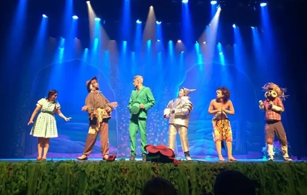 Dourado Produções apresenta ‘O Mágico de Oz’ em única sessão no Teatro Universitário, em Vitória