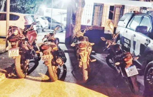 Dupla é presa após série de roubos e perseguição em Teixeira de Freitas