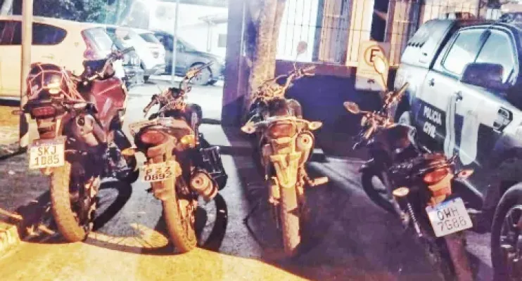 Dupla é presa após série de roubos e perseguição em Teixeira de Freitas