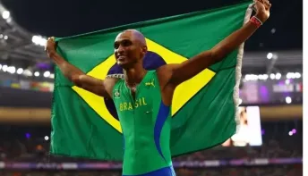 É bronze! Piu é 3º e leva medalha nos 400m com barreiras