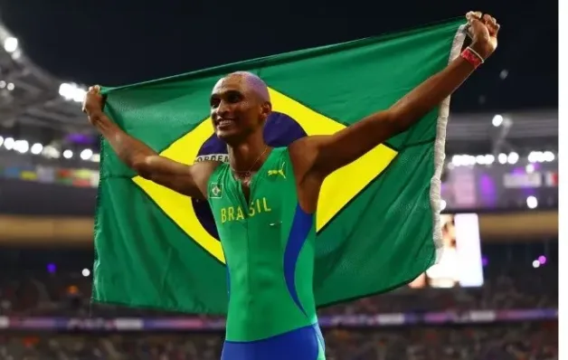 É bronze! Piu é 3º e leva medalha nos 400m com barreiras