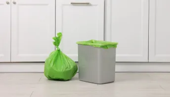 É isto que tem de fazer para o caixote do lixo nunca cheirar mal