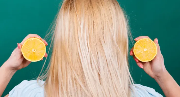 É seguro usar limão para clarear o cabelo? Especialistas respondem