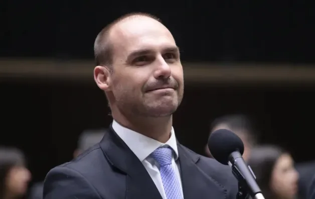 Eduardo Bolsonaro diz ter acionado polícia contra repórter