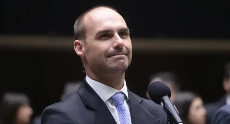 Eduardo Bolsonaro diz ter acionado polícia contra repórter