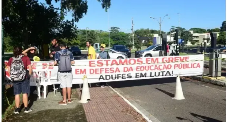 Educação Professores e servidores da Ufes e Ifes estão em greve