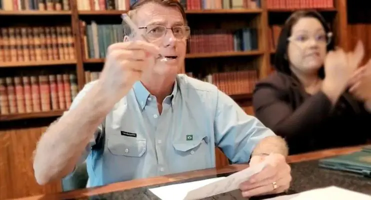 Em live, Bolsonaro condena tentativa de ato terrorista: 'Nada justifica'