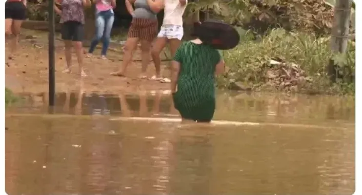 Em três dias de chuva em todas as cidades do ES, mais de mil pessoas deixaram as casas