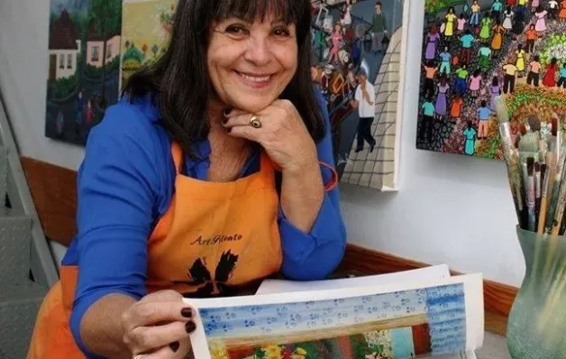 Embaixada do Brasil celebra independência com exposição da pintora capixaba Angela Gomes, no Equador