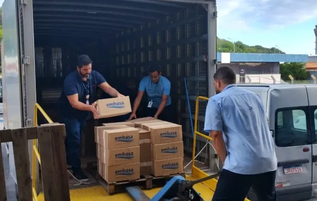 Embasa envia mais de 40 mil copos de água para vítimas das enchentes no Rio Grande do Sul