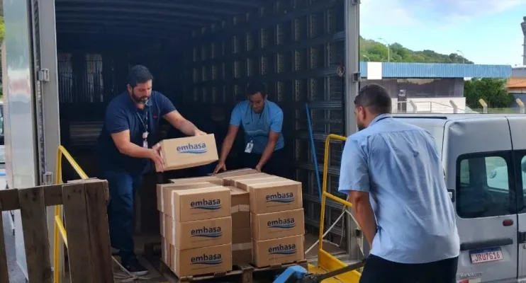 Embasa envia mais de 40 mil copos de água para vítimas das enchentes no Rio Grande do Sul