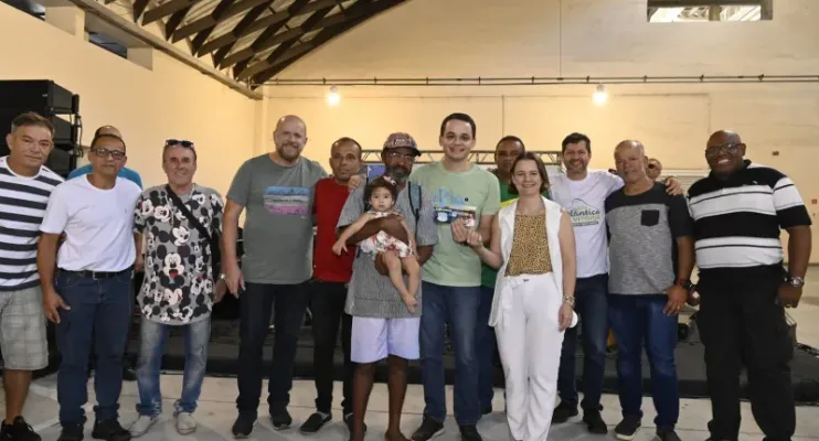 Emoção toma conta de famílias contempladas com cartão do Vix + Cidadania