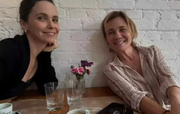 Encontro entre Débora Falabella e Adriana Esteves reacende expectativa por “Avenida Brasil 2”