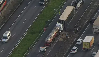 Engavetamento na Rodovia Presidente Dutra, em São Paulo, mata três pessoas